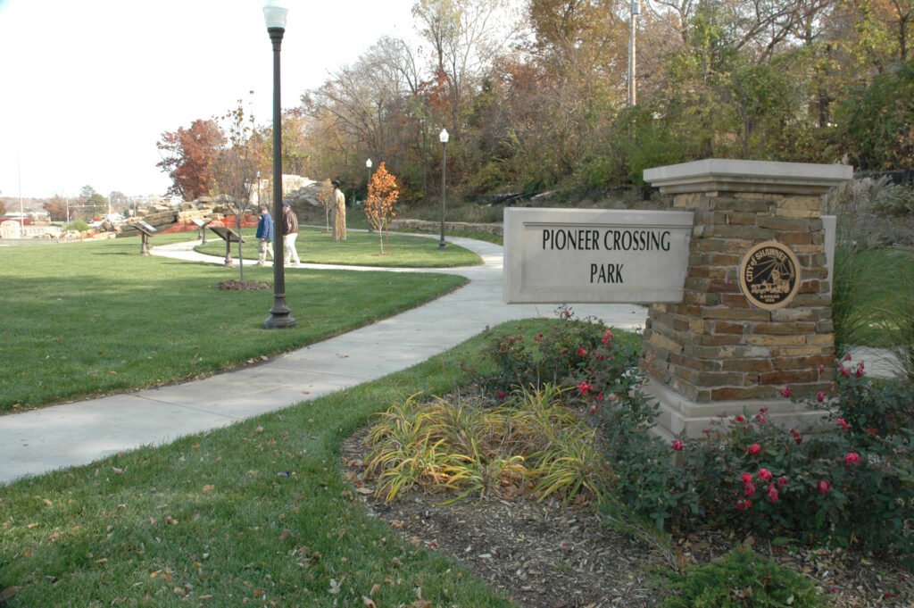 Pioneer Park in Des Peres, Missouri, with lawn, trees and a walking path